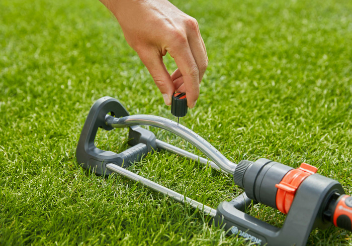 Gardena Zwenksproeier Aqua S product in gebruik