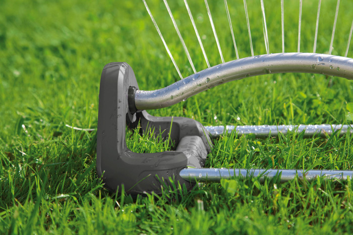 Gardena Zwenksproeier Aqua S product in gebruik
