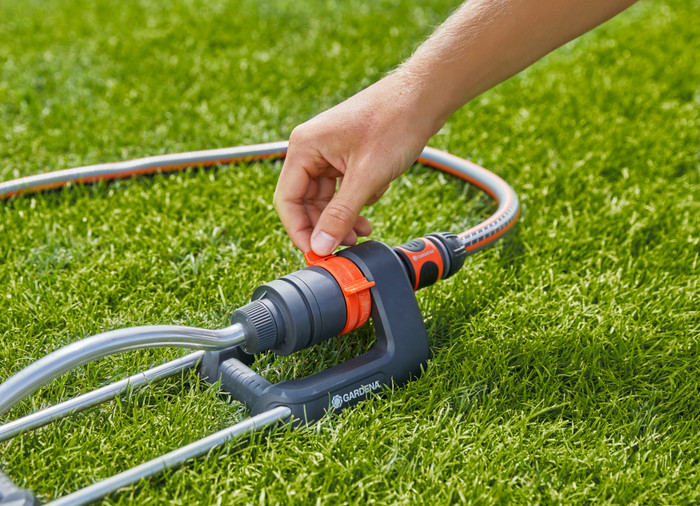 Gardena Zwenksproeier Aqua S product in gebruik