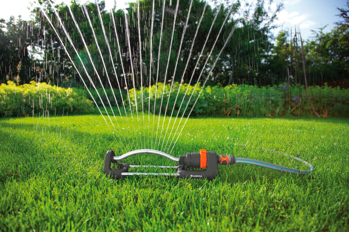 Gardena Zwenksproeier Aqua S product in gebruik