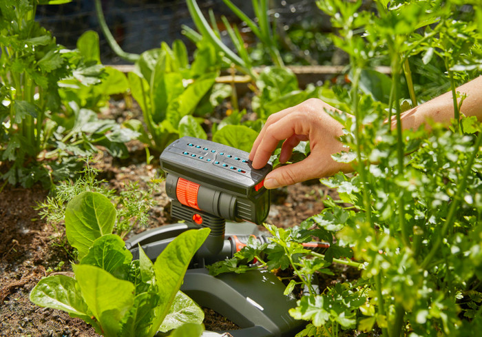 Gardena Zwenksproeier AquaZoom Compact product in gebruik
