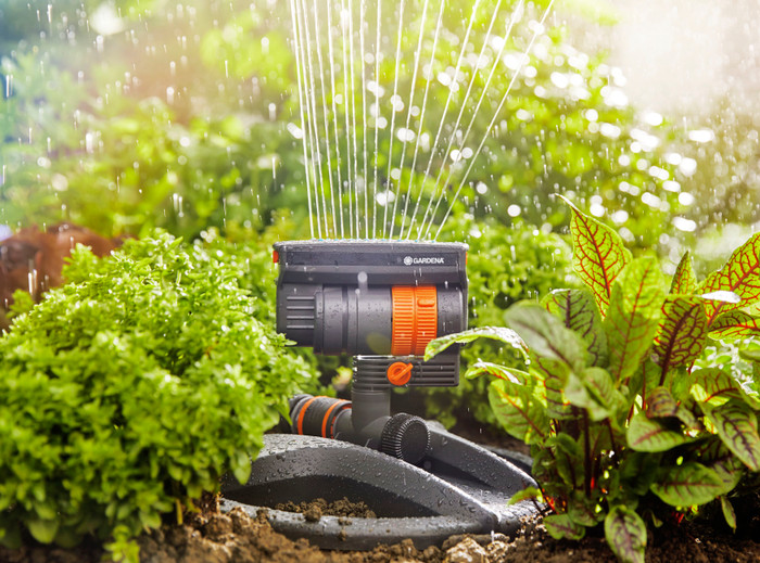 Gardena Zwenksproeier AquaZoom Compact product in gebruik