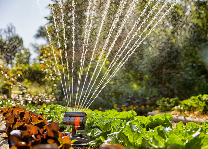 Gardena Zwenksproeier AquaZoom Compact product in gebruik