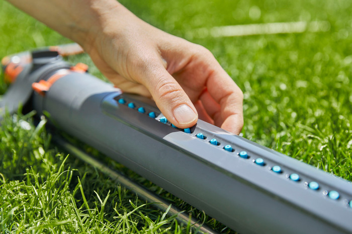 Gardena Premium SuperFLEX 50m Large Sproeierpakket product in gebruik