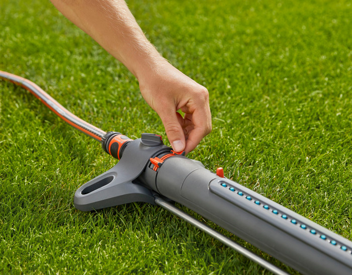 Gardena Premium SuperFLEX 50m Large Sproeierpakket product in gebruik
