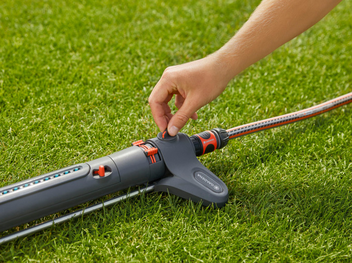 Gardena Premium SuperFLEX 50m Large Sproeierpakket product in gebruik