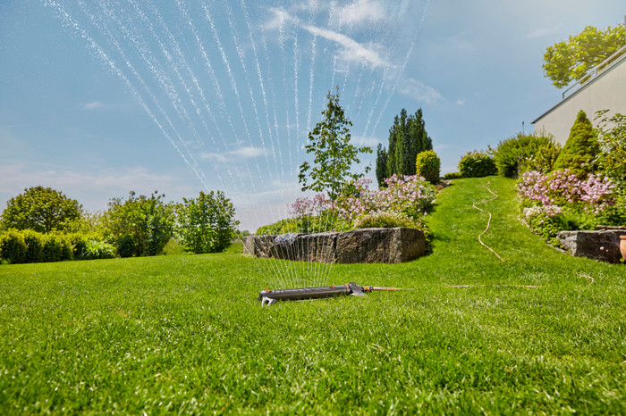 Gardena Premium SuperFLEX 50m Large Sproeierpakket product in gebruik