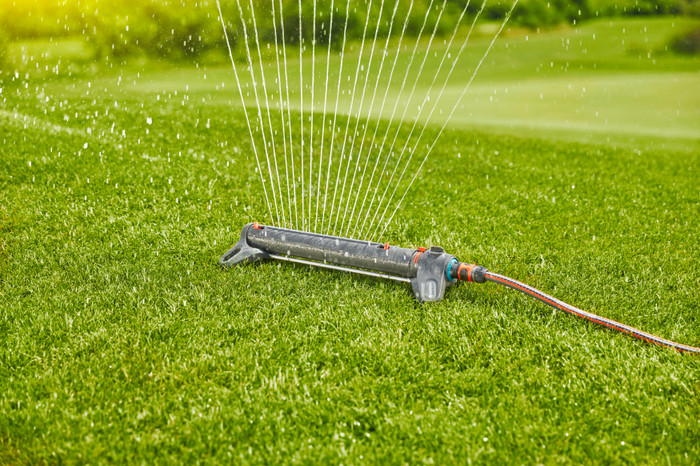 Gardena Premium SuperFLEX 50m Large Sproeierpakket product in gebruik