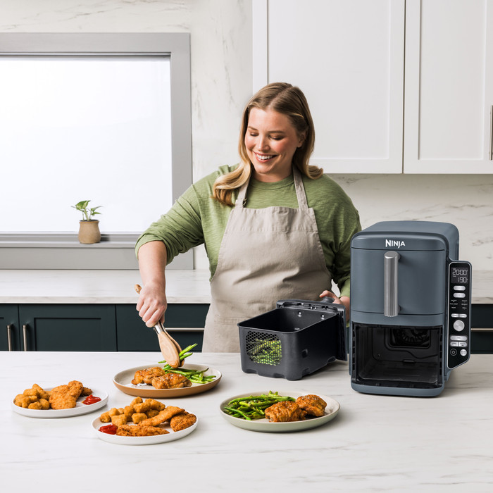 Ninja Double Stack XL Airfryer Blauw product in gebruik