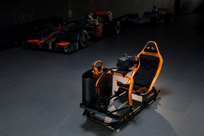 Playseat Formula Instinct McLaren Racing Edition + vloermat product in gebruik