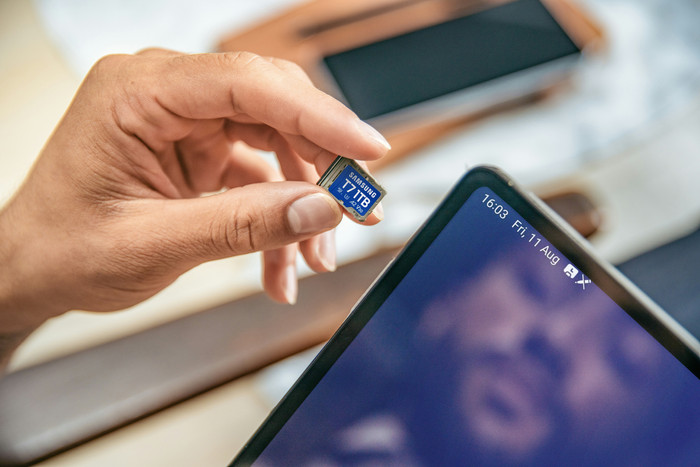 Samsung MicroSDXC T7 1TB 170MB/s product in gebruik