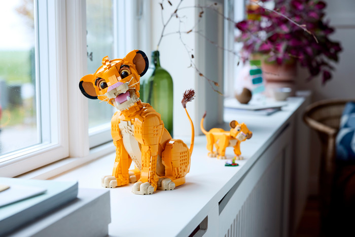 LEGO Disney jonge Simba de Leeuwenkoning 43247 product in gebruik