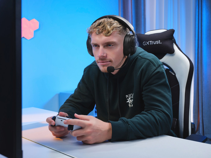 Trust GXT 499 Forta Draadloze Gaming Headset PS4/PS5 - Zwart product in gebruik