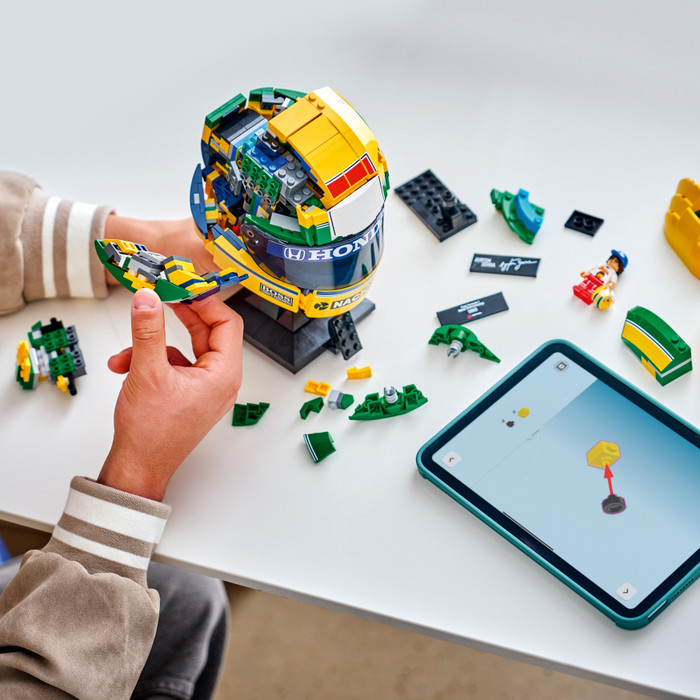 LEGO Editions F1 Ayrton Senna Helm 43024 product in gebruik