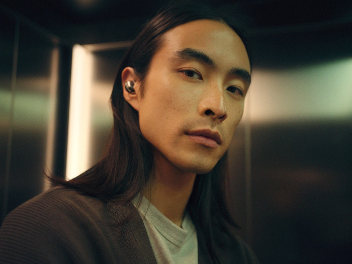 Sennheiser Momentum True Wireless 5 Cream product in use