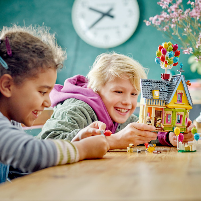 LEGO Disney `Up¿ House¿ 43217 product in use