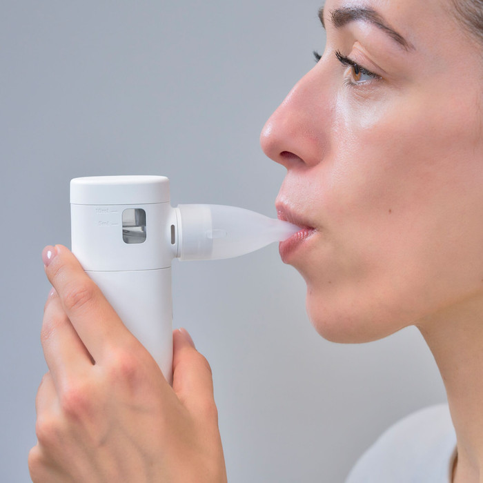 Omron MicroAIR Move NE-U300-EO product in gebruik