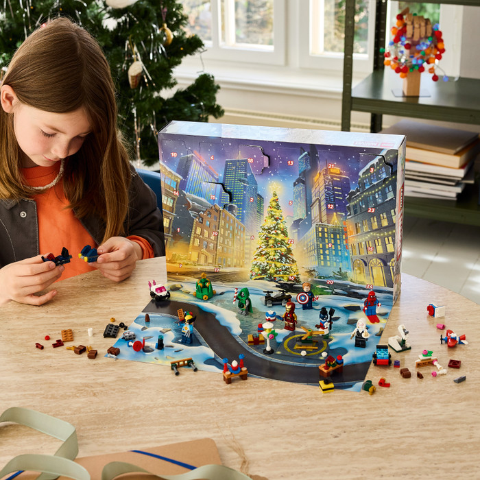 LEGO Marvel Adventskalender 2026 76340 product in gebruik