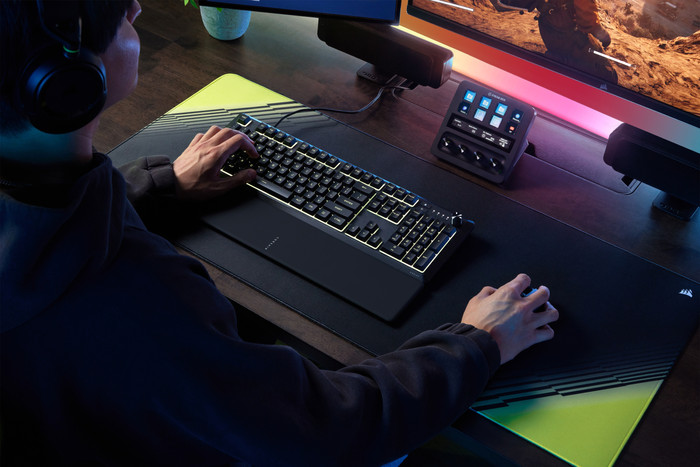 Corsair SKIFF 100 RGB Gaming Toetsenbord Qwerty product in gebruik