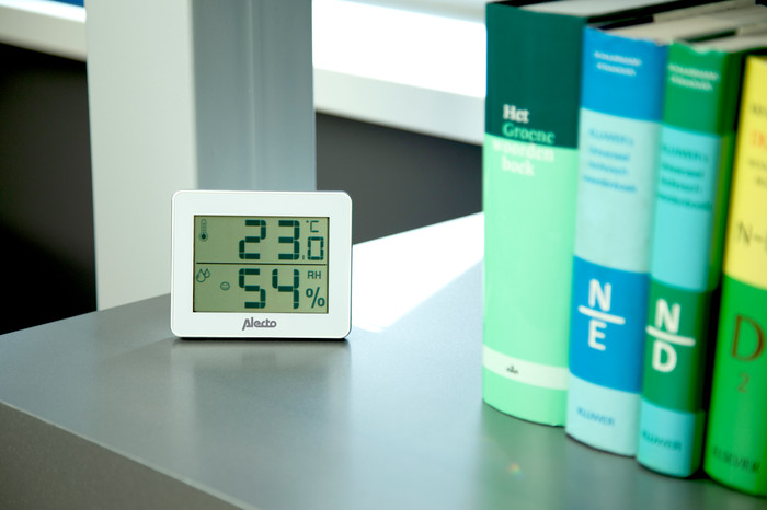 Alecto WS-55 Thermometer + Hygrometer product in gebruik