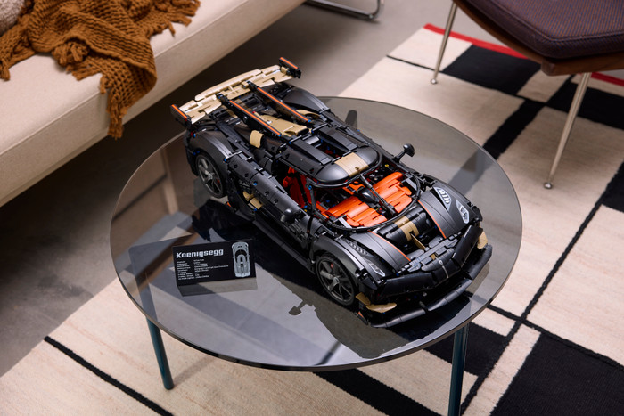 LEGO Technic Koenigsegg Sadair's Spear Megacar 42232 product in gebruik