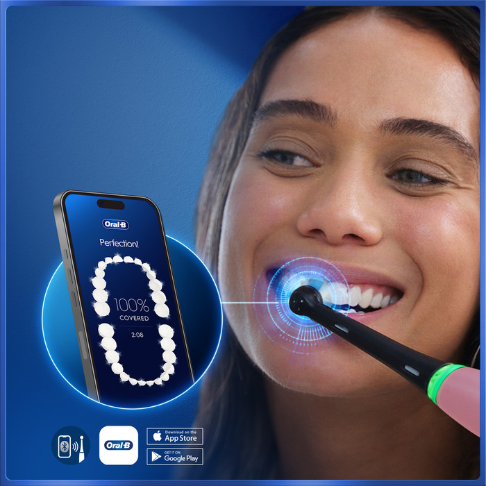Oral-B iO 5N Roze Value Pack product in gebruik