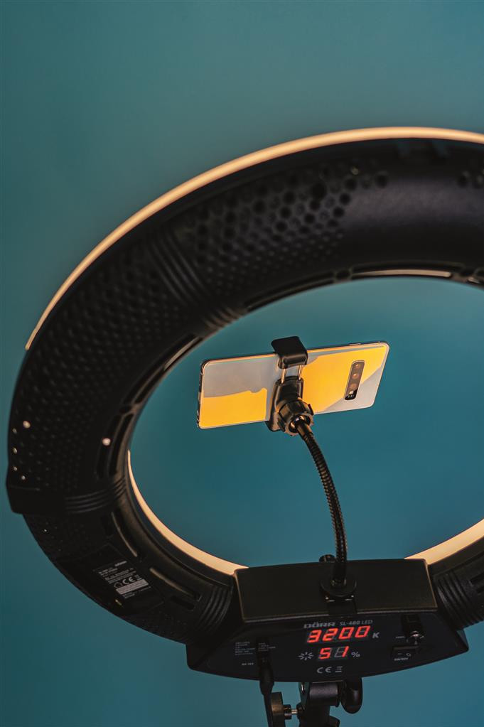 Dörr SL-480 LED Studio Ring Light product in use