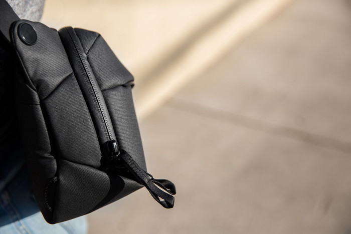 Peak Design Everyday Sling 3 l v3 Black produkt in gebrauch