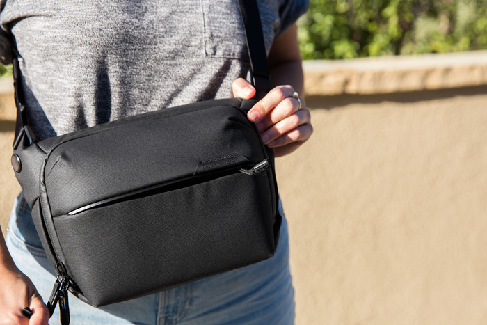 Peak Design Everyday Sling 3 l v3 Black produkt in gebrauch