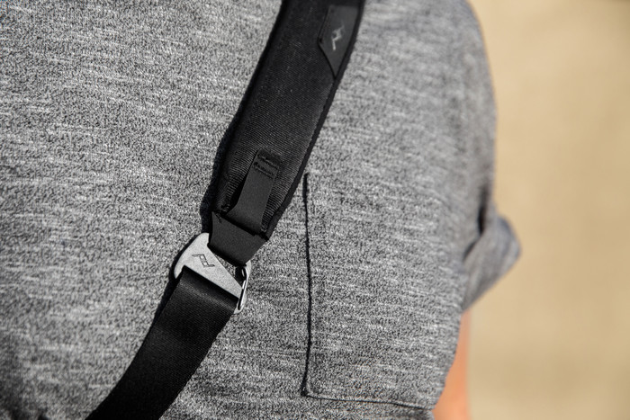 Peak Design Everyday Sling 3 l v3 Black produkt in gebrauch