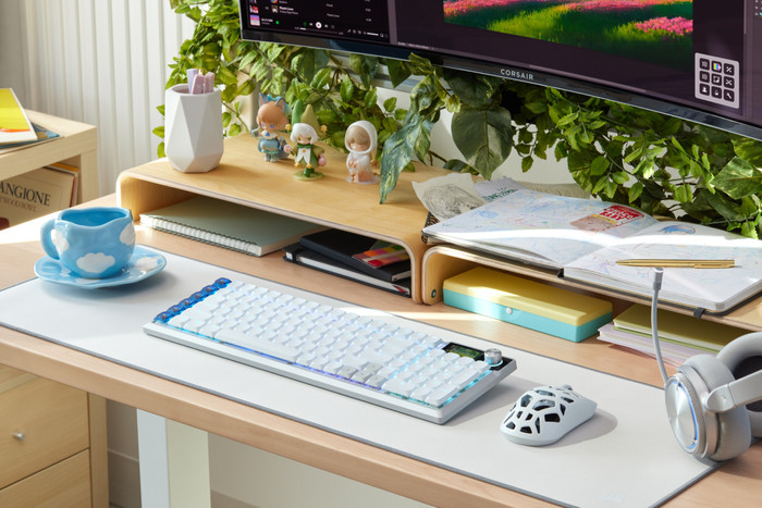 Corsair Vanguard AIR 99 Wireless Gaming Toetsenbord Wit Qwerty product in gebruik