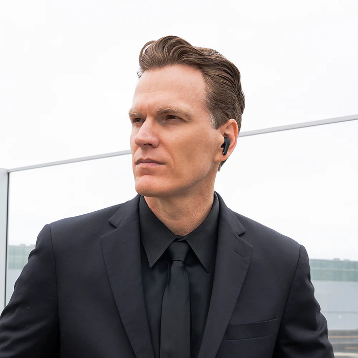 Jlab JBuds Pods ANC TWS product in gebruik