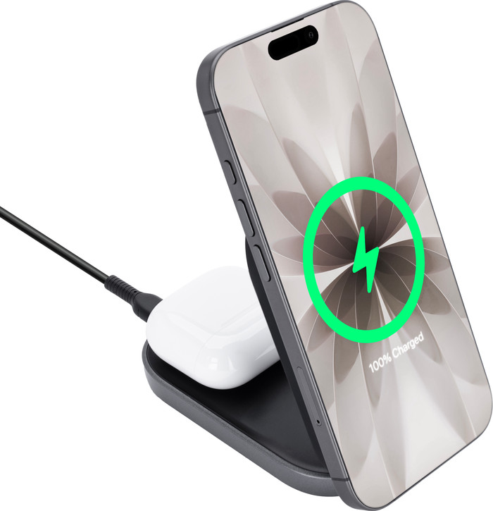 BlueBuilt 2-in-1 Draadloze Oplader met MagSafe en Qi2 25W Zwart product in gebruik