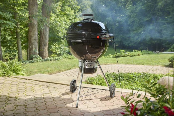 Weber Master Touch GBS E-5750 57cm Black product in use