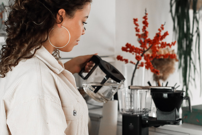 Moccamaster KBG Select Matte black product in use