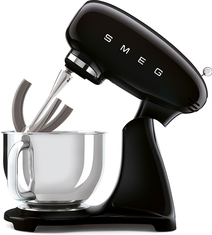 SMEG SMF03BLEU Zwart product in gebruik
