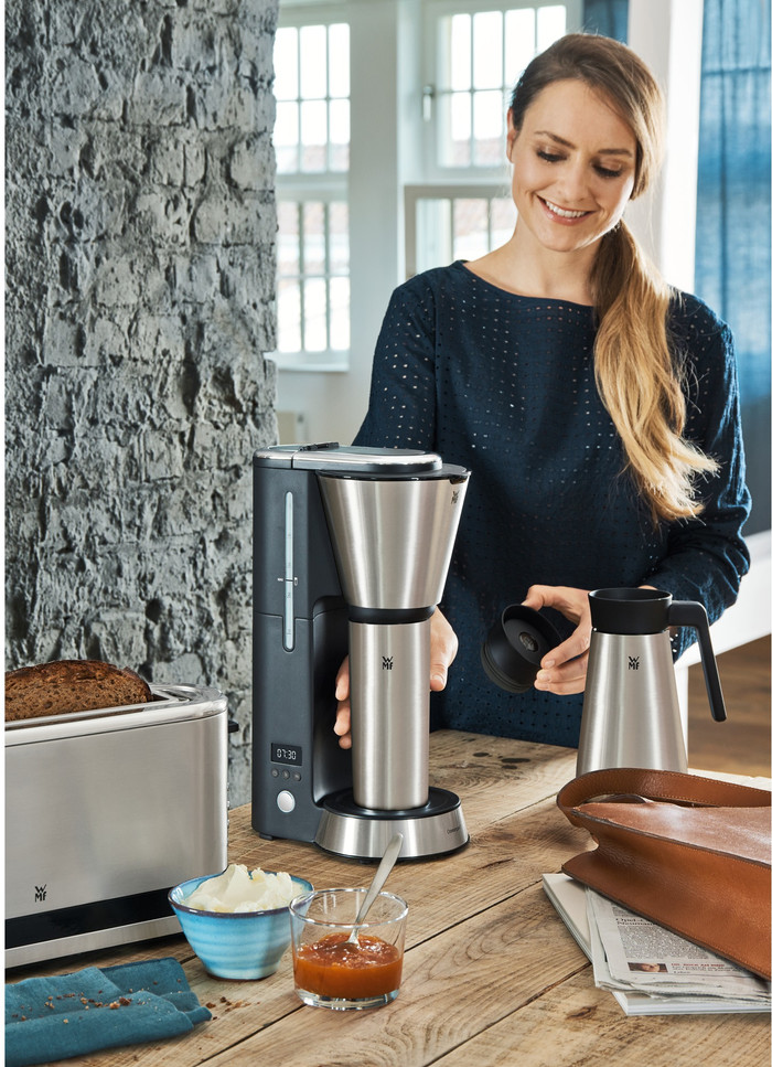 WMF KITCHENminis Aroma Thermo to go product in gebruik