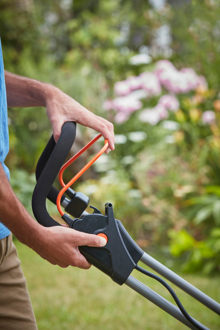 BLACK+DECKER BCMW3318N (zonder accu) detail