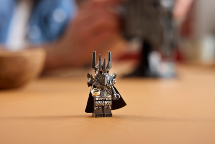 LEGO Icons Lord of the Rings: Sauron Buste 11373 product in gebruik