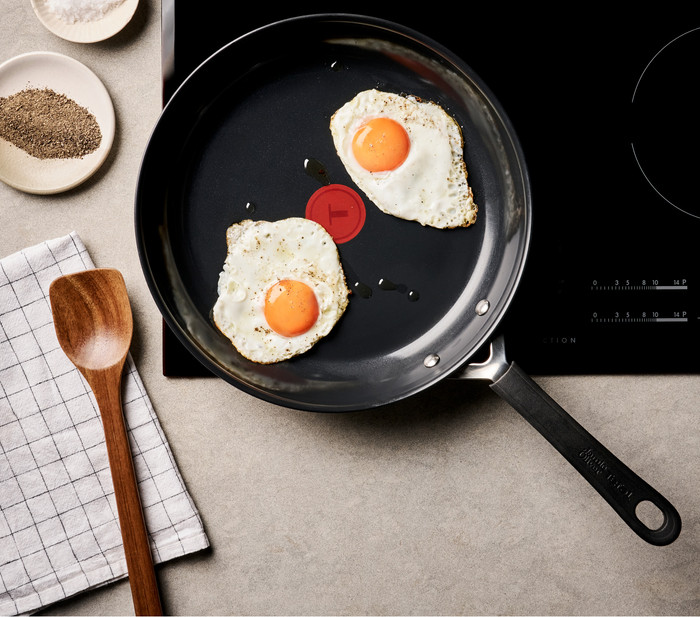 Jamie Oliver by Tefal Easy Cook Ceramic wokpan 28 cm E33719 product in gebruik