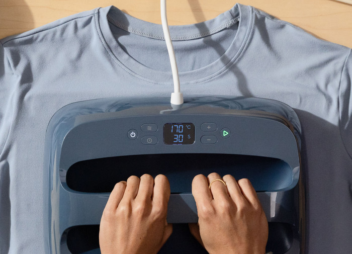 Cricut EasyPress SE (30 x 25 cm) + Cricut EasyPress-mat product in gebruik