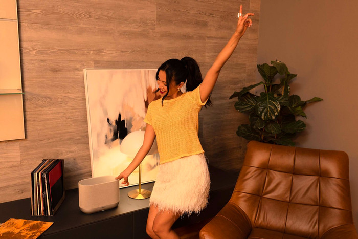 Denon Home 400 Zilver product in gebruik