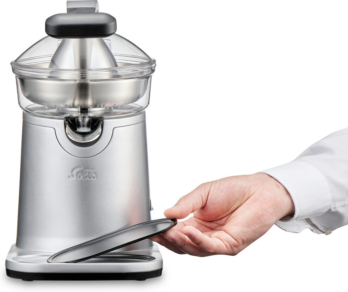 SOLIS Citrus Press Station 8454 product in use