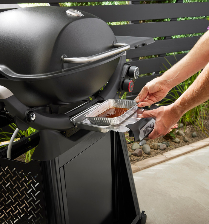 Weber Q 3200N+ with Underframe product in use