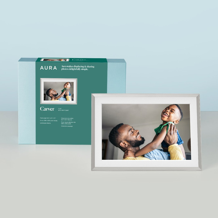 Aura Frames Carver Mat Wit product in gebruik