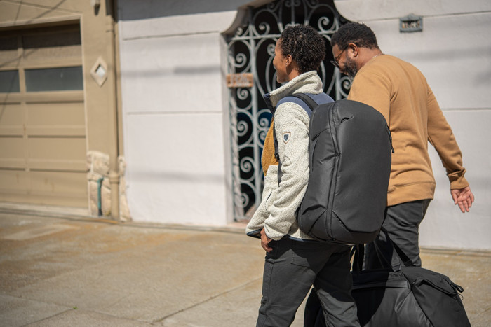 Peak Design Travel Backpack 30L v2 Black product in gebruik