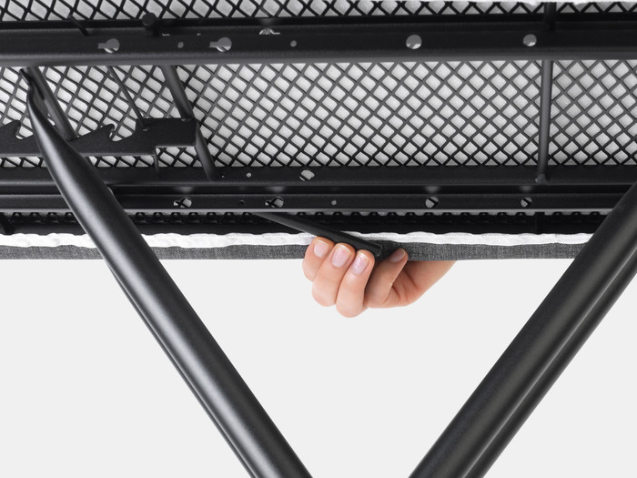 Brabantia Strijkplank A 110 x 30 cm Denim Black product in gebruik