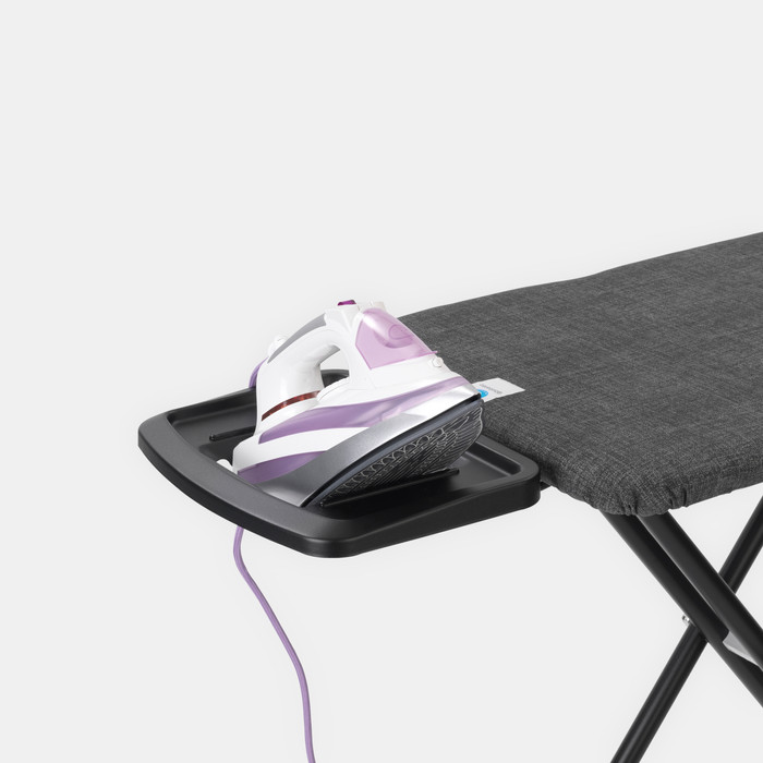 Brabantia Strijkplank C 124 x 45 cm Denim Black product in gebruik