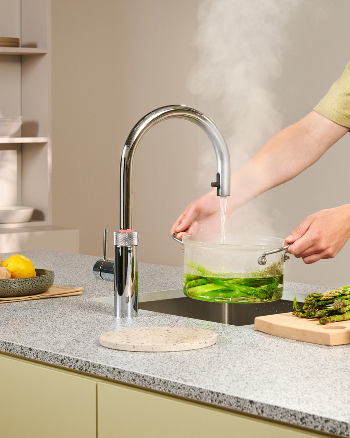Quooker COMBI and Quooker Flex Round Chrome product in use