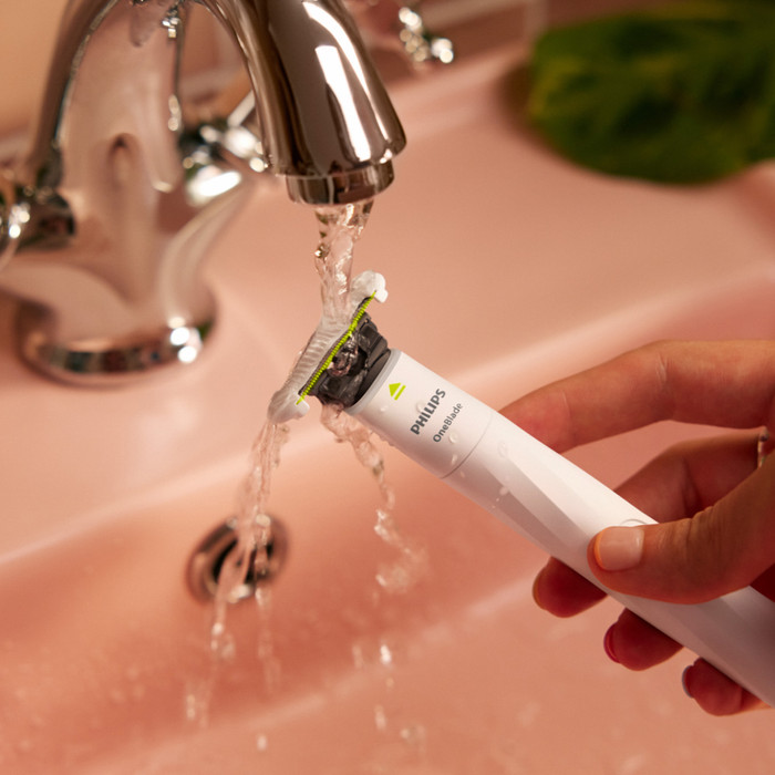 Philips OneBlade Intimate QP1930/30 product in gebruik